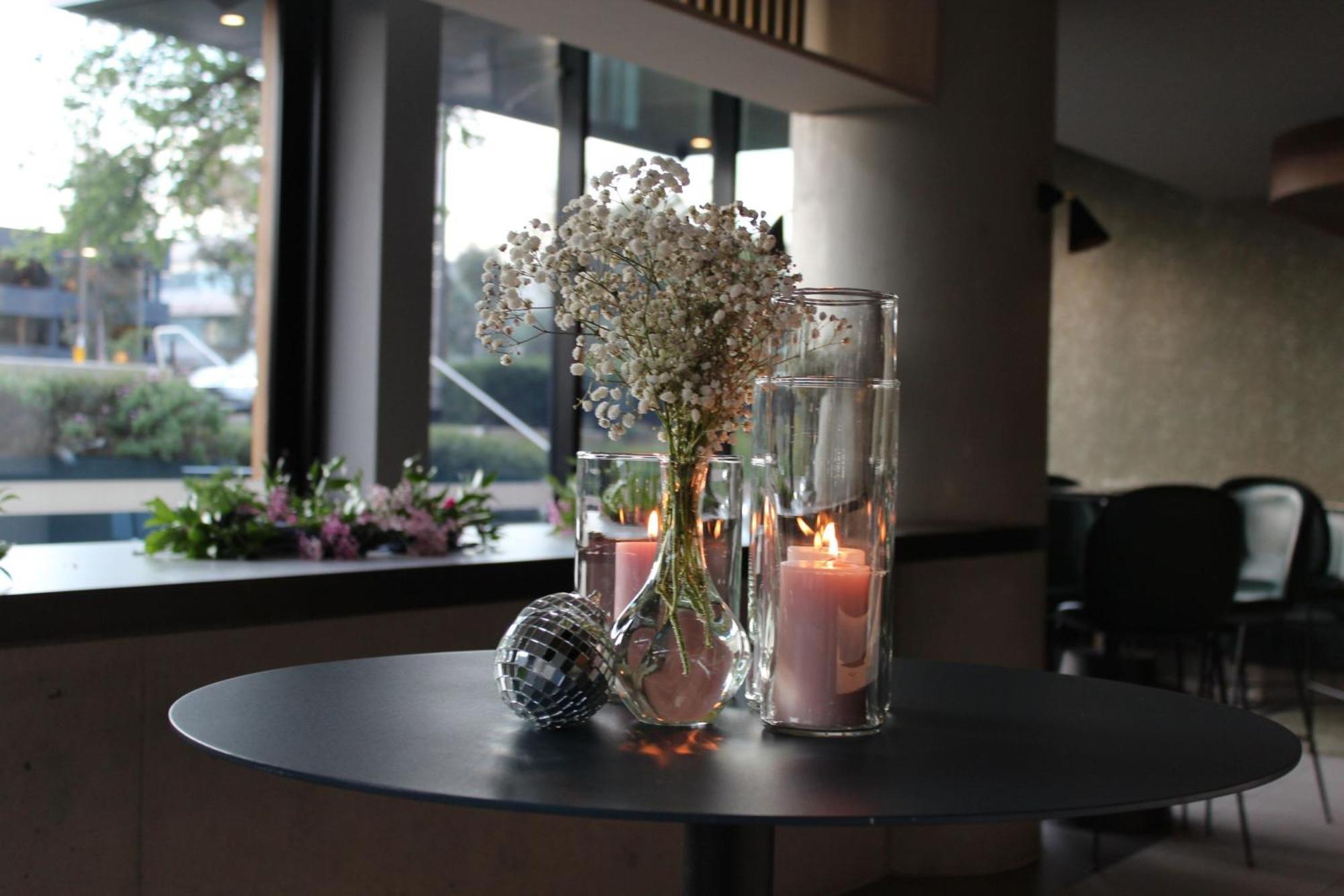 Midnight Hotel, Autograph Collection Canberra Exterior photo A table with a centerpiece